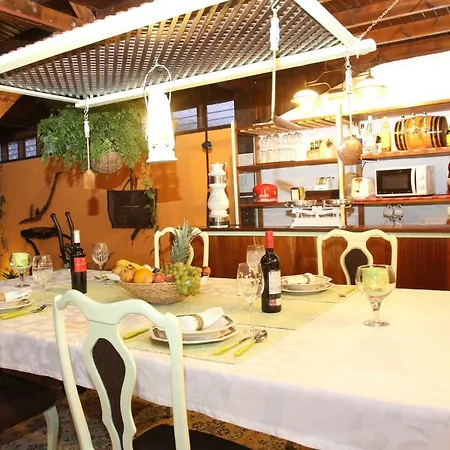 Tinajas Villa Triquivijate