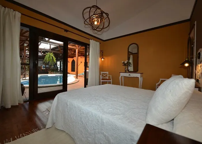 Tinajas Villa