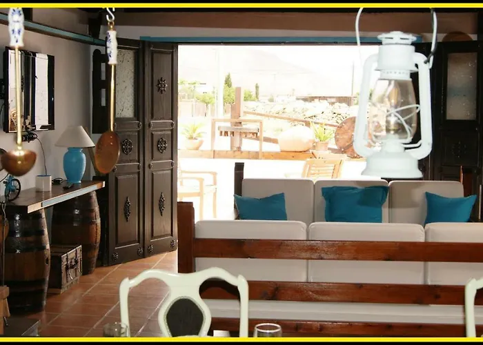 Tinajas Villa *