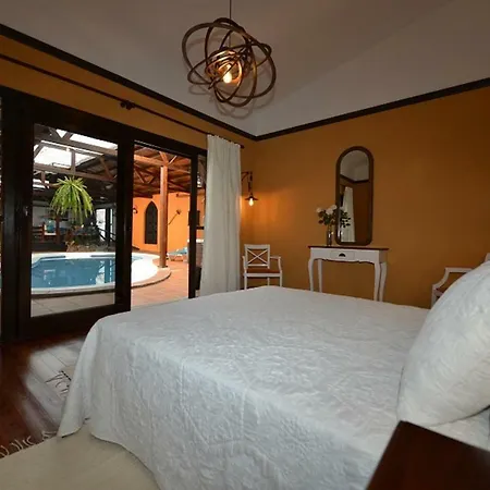 Tinajas Villa
