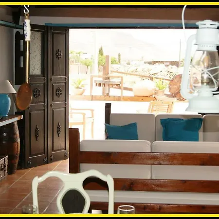 Tinajas Villa *